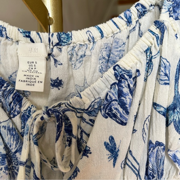 H&M Romantic Blue Floral Summery Top with Blousey Sleeves and Cinched Waist - Picture 2 of 6